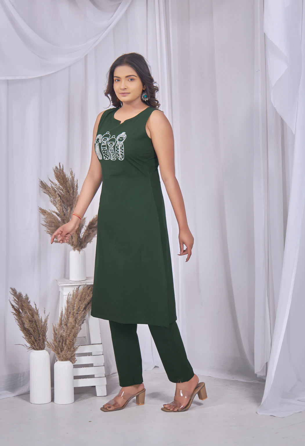 AARI BOTTLE GREEN KUTUMBH SLEEVELESS SET