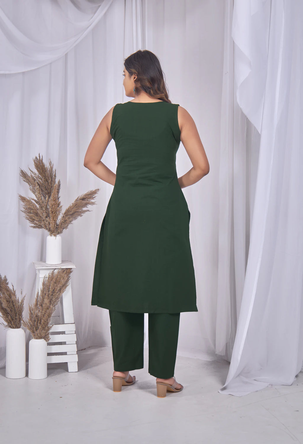 AARI BOTTLE GREEN KUTUMBH SLEEVELESS SET