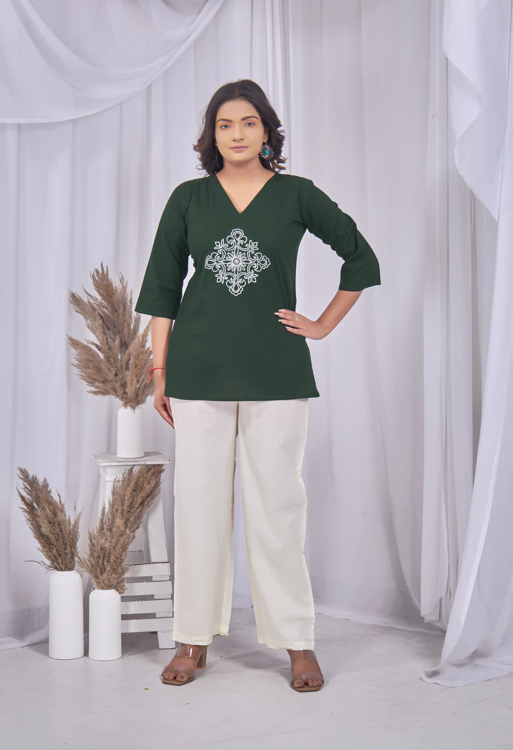VINTAGE VINE BOTTLE GREEN AARI SUMMER SHORT KURTA