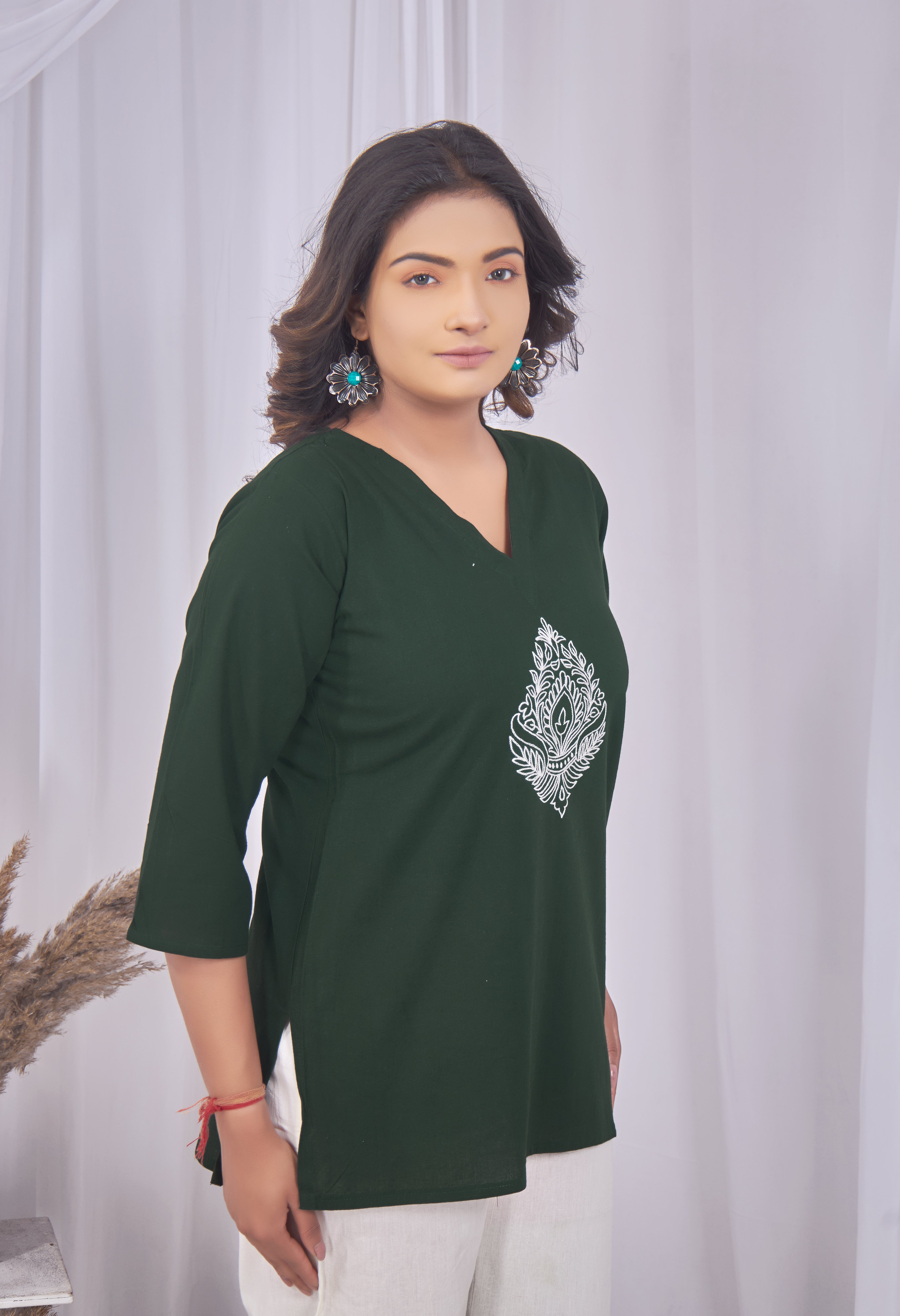 JHAROKHA BOTTLE GREEN AARI SUMMER SHORT KURTA