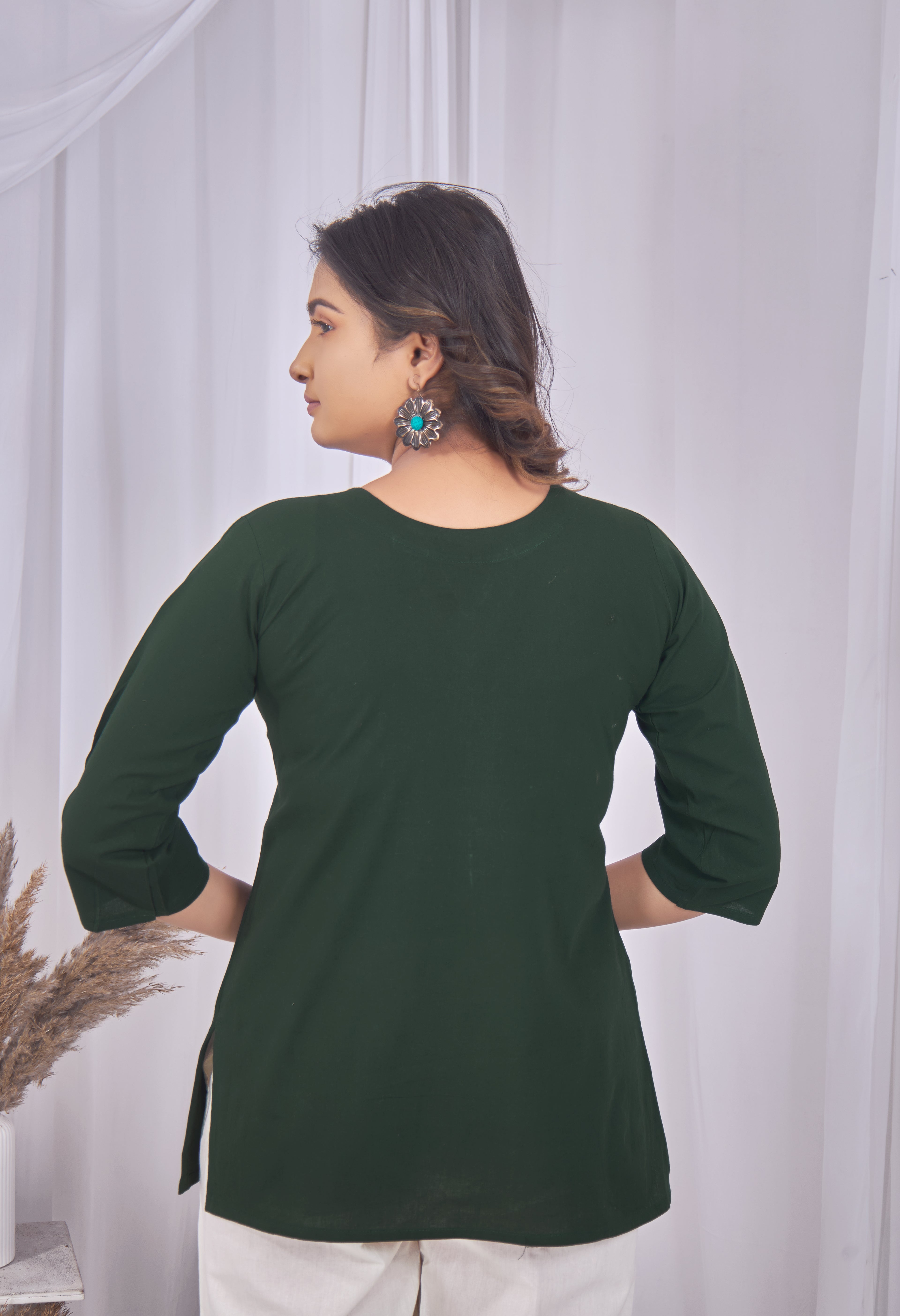AARI KUTUMBH BOTTLE GREEN SUMMER SHORT KURTA