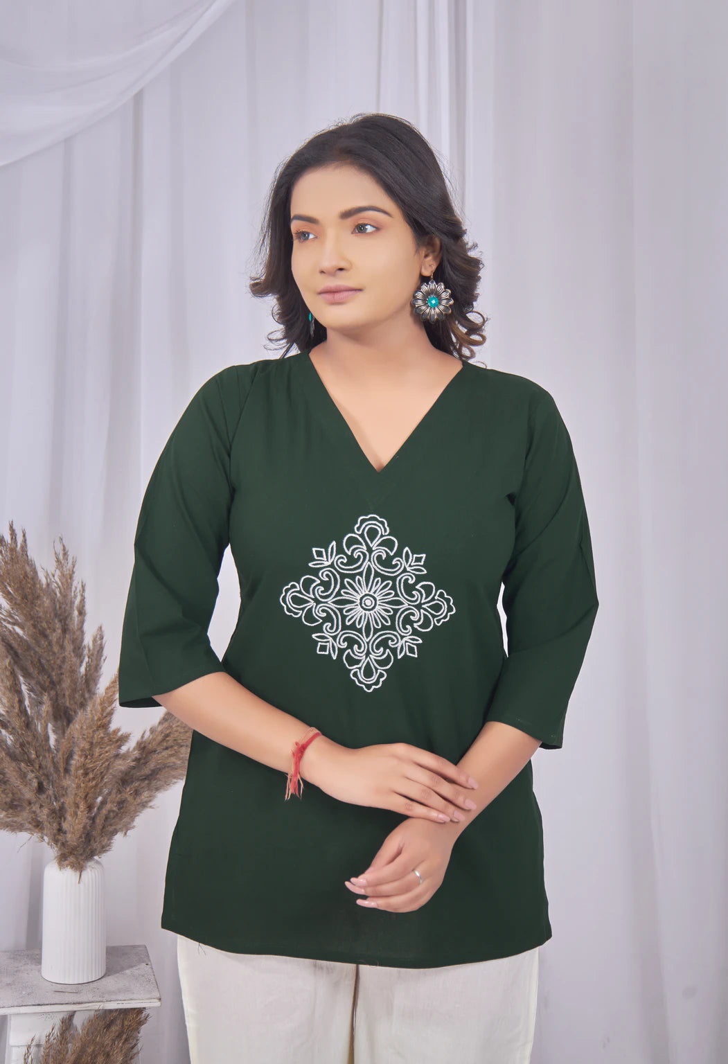 VINTAGE VINE BOTTLE GREEN AARI SUMMER SHORT KURTA