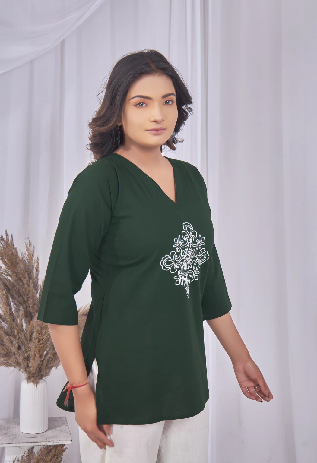 VINTAGE VINE BOTTLE GREEN AARI SUMMER SHORT KURTA