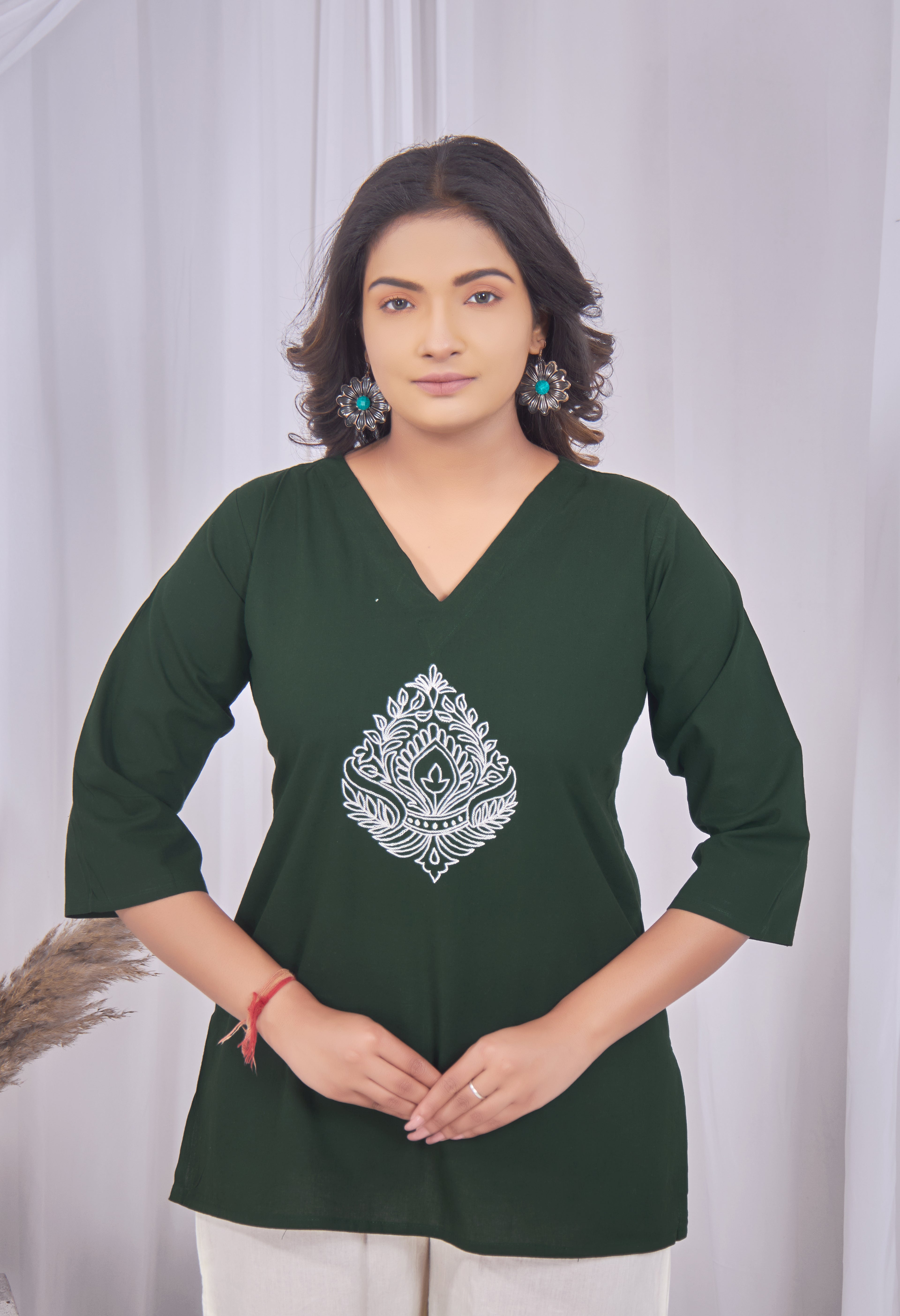 JHAROKHA BOTTLE GREEN AARI SUMMER SHORT KURTA