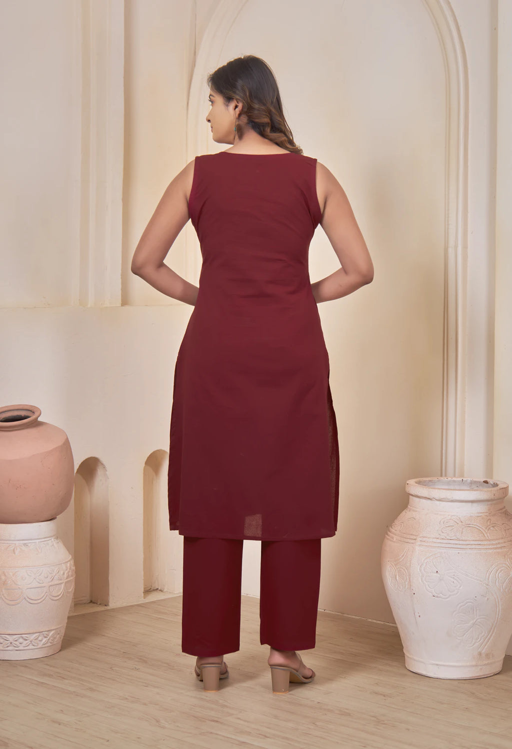 AARI MAROON KUTUMBH SLEEVELESS SET